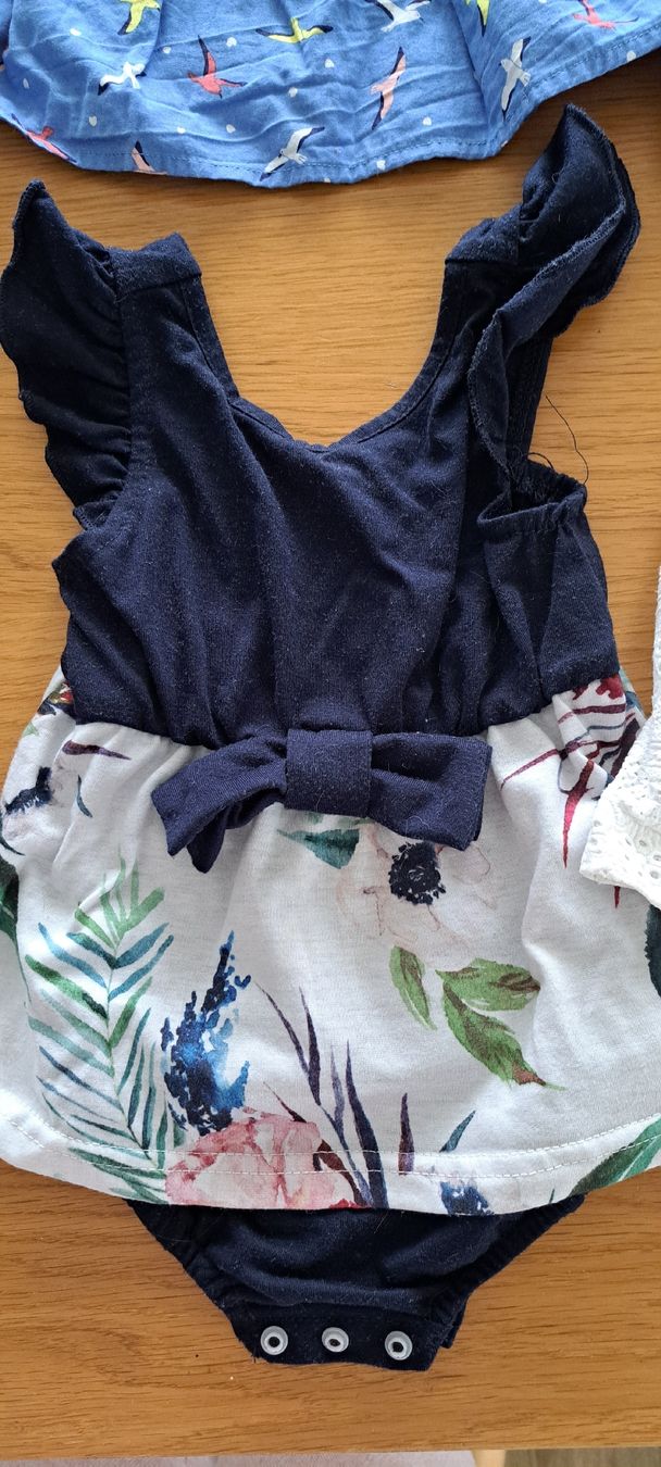 Lotti & Set di vestiti: Lot fille 6 mois 68cm – Usato da Farvagny-le-Petit venduto da Unepetolette 2