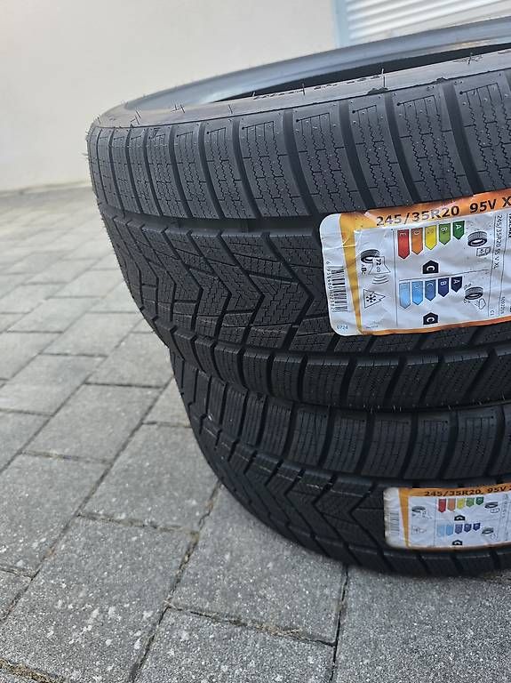 Pneus & Roues: 2x 245 35 20 Neu – Neuf avec emballage d'origine à Reinach par racing08