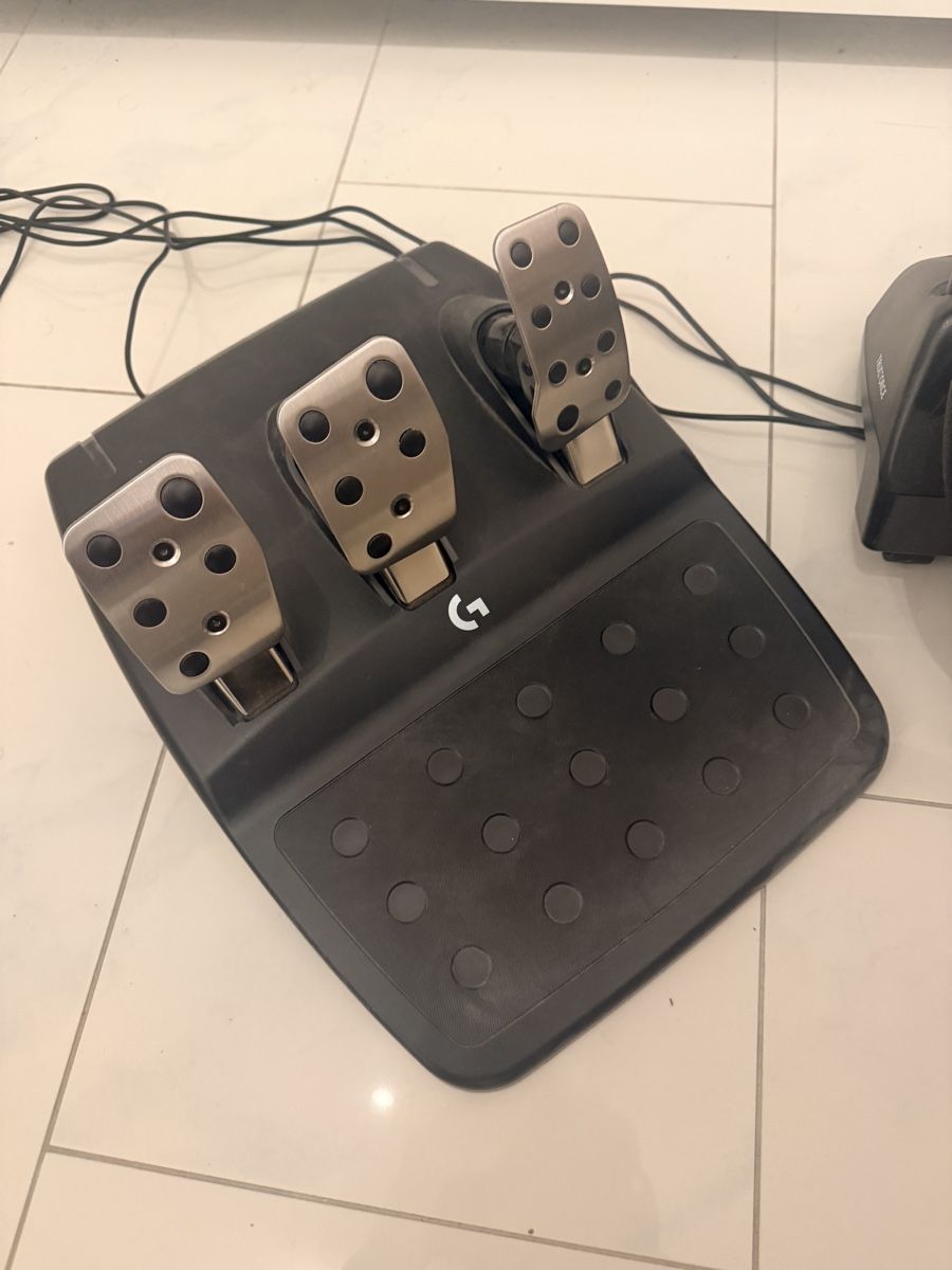 Logitech Controller: Logitech G29 Rennlenkrad mit Pedalen – Nuovo (secondo la descrizione) da Liestal venduto da Bennetton 1