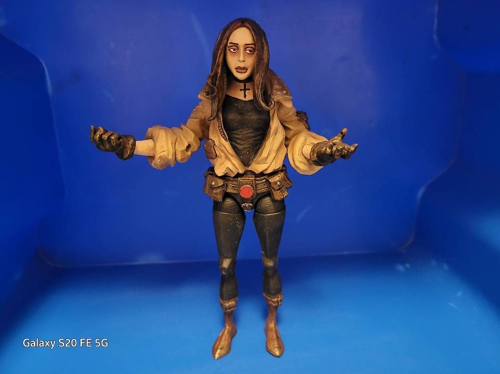 Figuren: Hellboy Liz Sherman  – Gebraucht aus Gamprin-Bendern von bison03