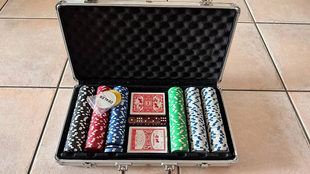 Spiele: mallette de jeux – Gebraucht aus Penthalaz von Brunogtr35 1