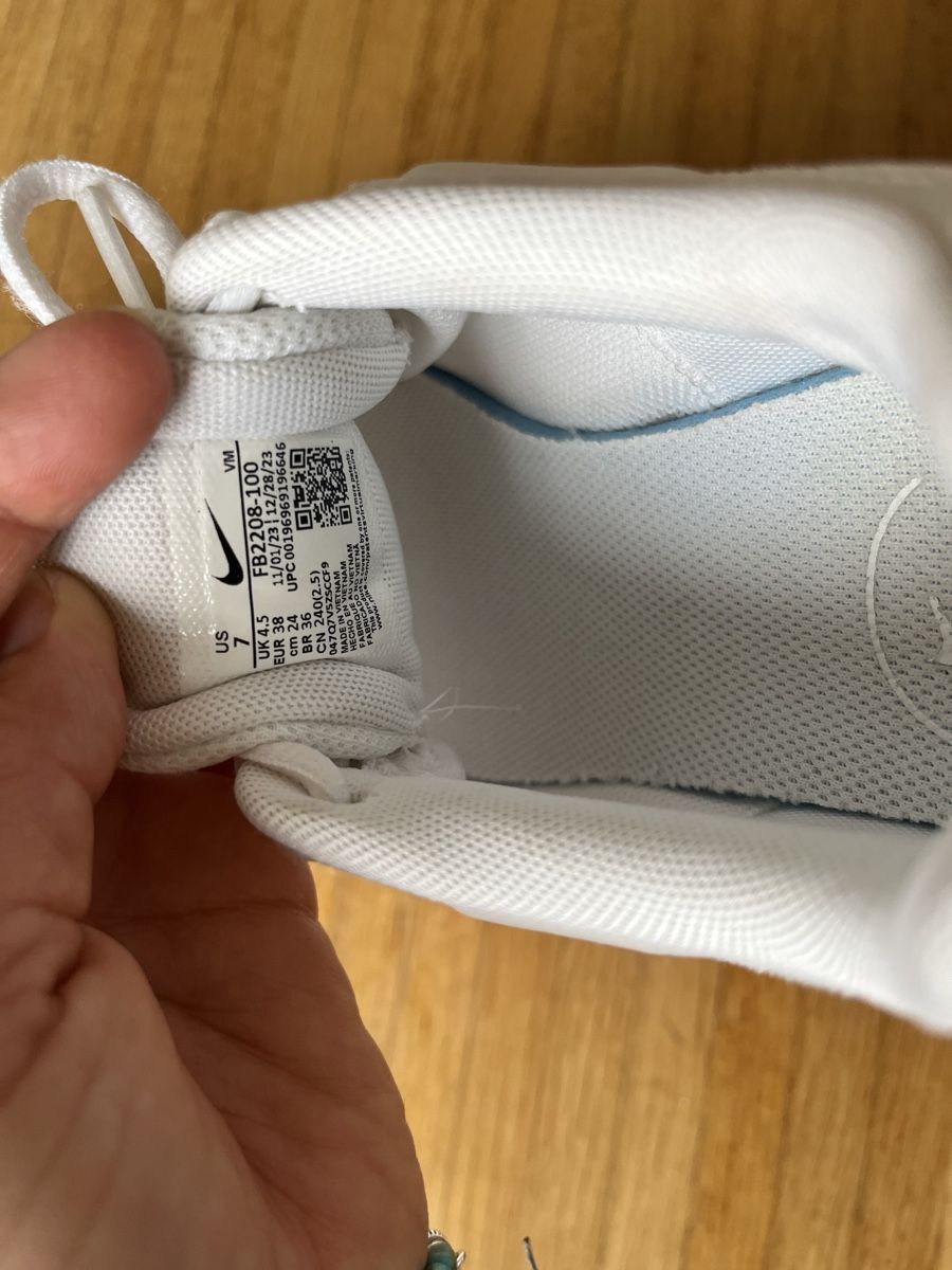 Nike Scarpe da donna: Nike Sneakers – Usato da Zug venduto da IndiQueen 2