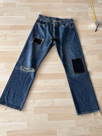 Levi's 501 Jeans mit Flicken, W34 L32 Top