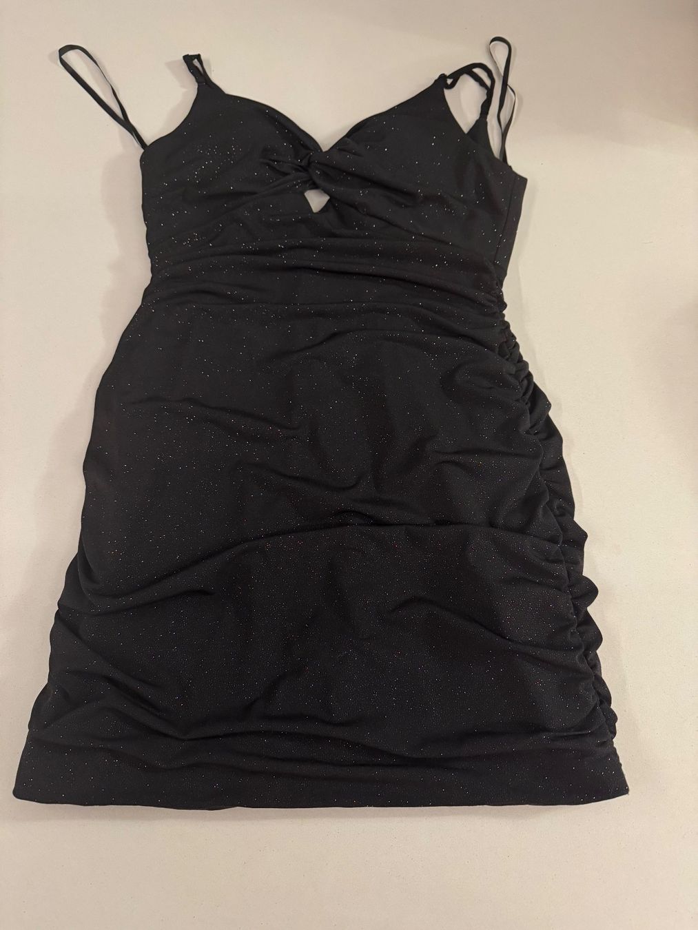 Vestiti: Schwarzes Glitzerkleid von Alyce Paris Grösse 10 – Usato da Wollerau venduto da falkenauge444