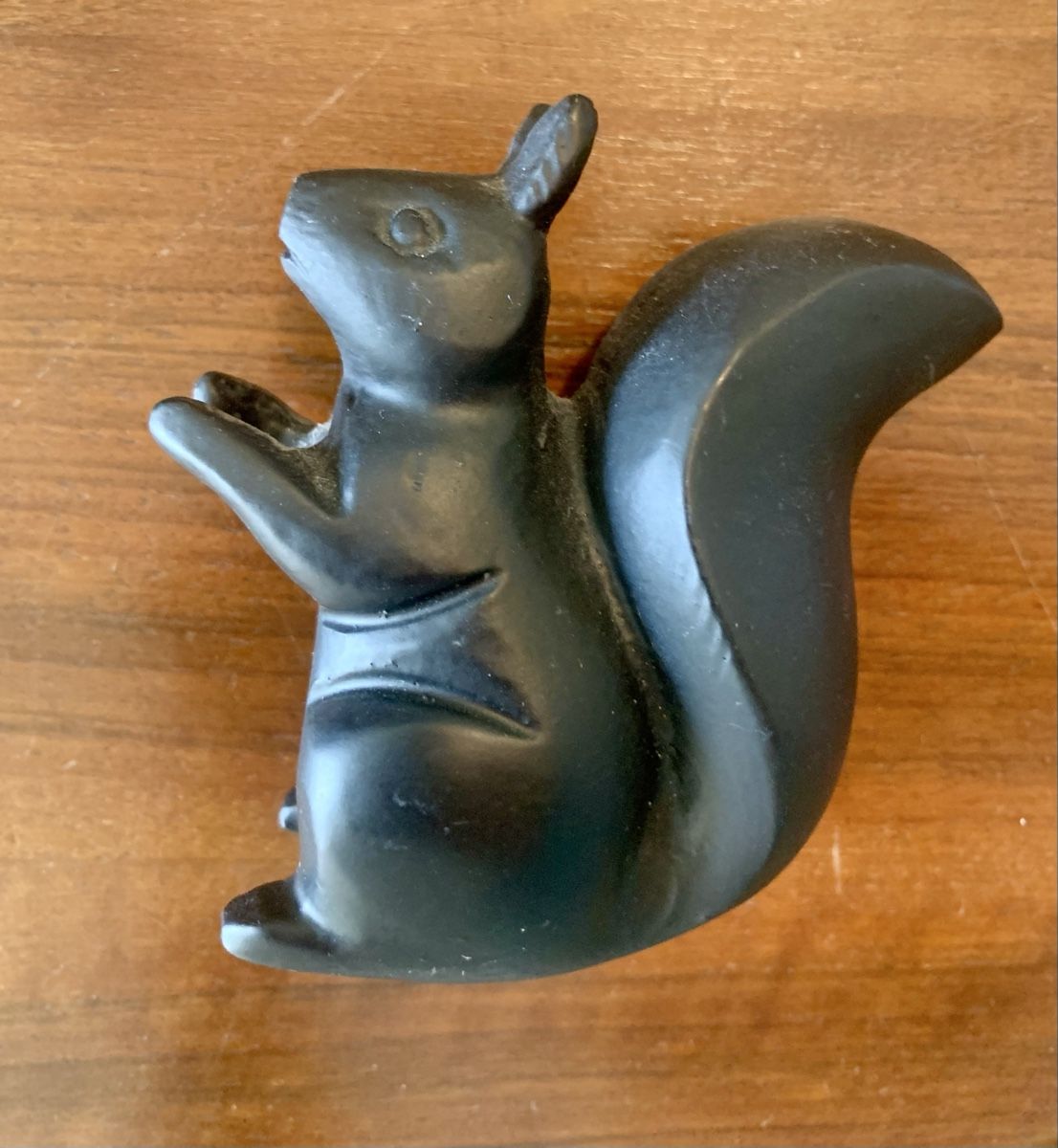 Statuette: Vintage schwarz Eichhörnchen Figur – Usato da Unterseen venduto da jpowers1971 3