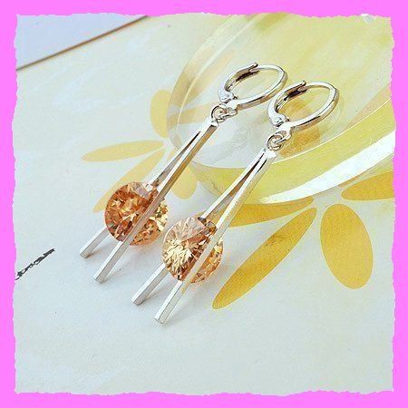 Ohrringe & -stecker: Bezaubernde Ohrhänger – Neu und originalverpackt aus Oberglatt ZH von Diamond-Girl