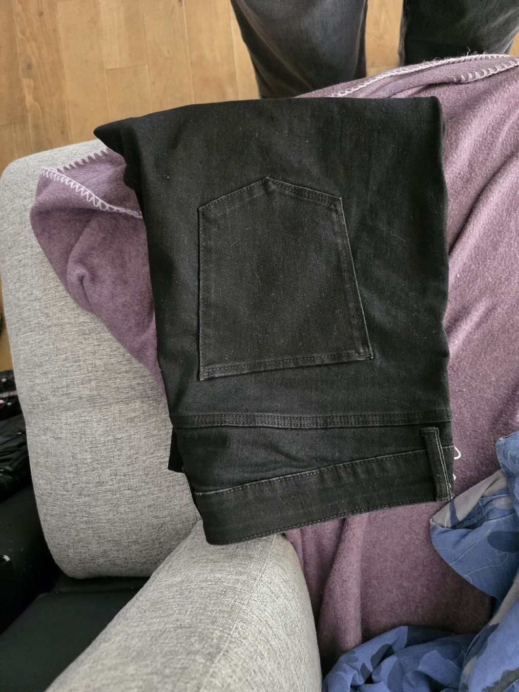 C&A Pantaloni: Neue Jeans schwarz gr.44 kurzgrösse – Nuovo (secondo la descrizione) da Turbenthal venduto da lsc_gmg7