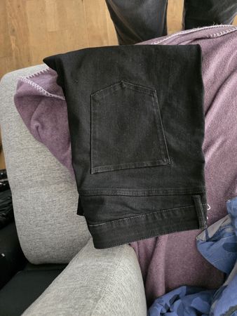 Neue Jeans schwarz gr.44 kurzgrösse