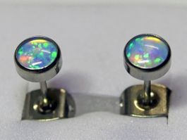 Ohrsteker aus Titanium mit Opal