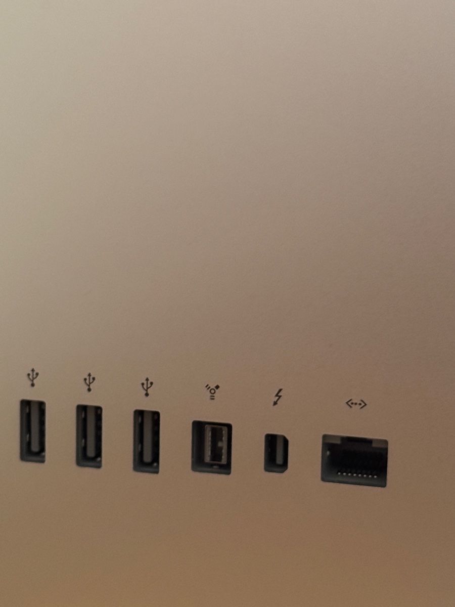 Apple Monitor: Apple Thunderbolt Display Top Zustand mit Usb-c – Usato da Basel venduto da Gaboro 2