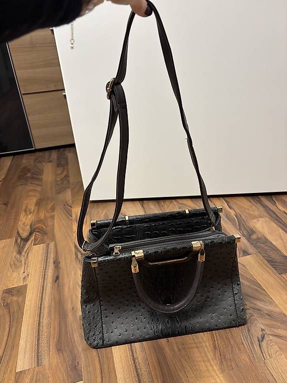 Borse da donna: Handtasche Straussenleder Optik grau/silber – Usato da St. Gallen venduto da mustang96 2