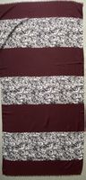 Schal mit Blumenmuster, bordeauxrot und schwarz/weis