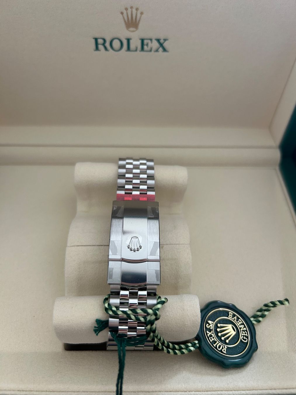 Rolex Montres: Rolex Datejust 41 full set – Neuf avec emballage d'origine à Chézard-St-Martin par loa_hwc9 2