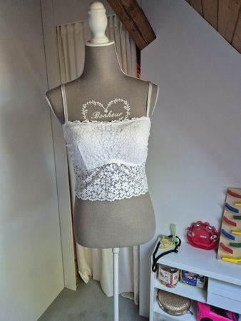 H&M Bustier weiss mit Spitze Grösse 44 klein guter Zustand