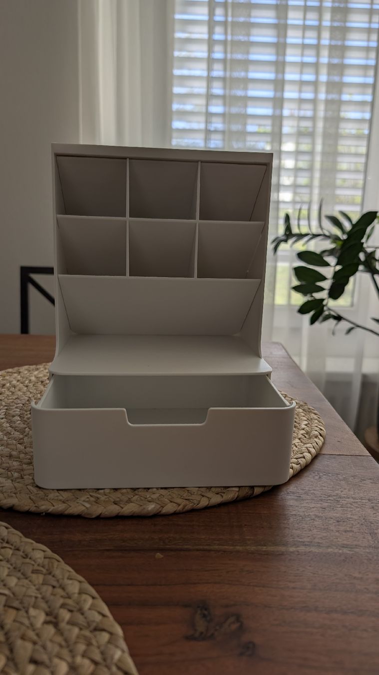 Scaffali: White Desk Organiser - Declutter for Winter Cleaning! – Nuovo e nell'imballaggio originale da Kloten venduto da Ronusa01 2