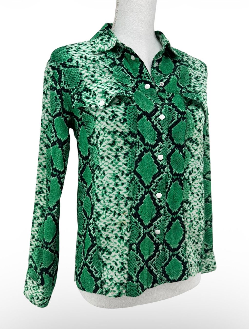 Sandro Camicette: SANDRO Chemise 100% Soie Vert Python Noir/Blanc Pressions T1 – Usato da Lausanne venduto da PlusValue_Lausanne 1
