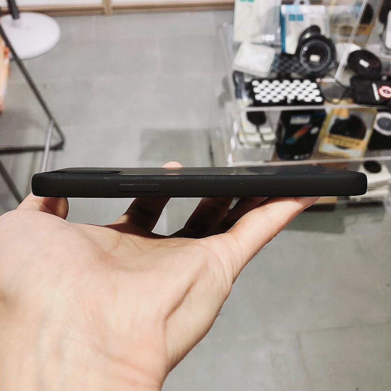 Cover & Protezioni schermo: iPhone 12Pro - coque liquide silicone Noir – Nuovo e nell'imballaggio originale da Morges venduto da DigiAC 2