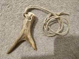 Schmuck Anhänger Amulett Steinzeit Geweih Doppel Spitze