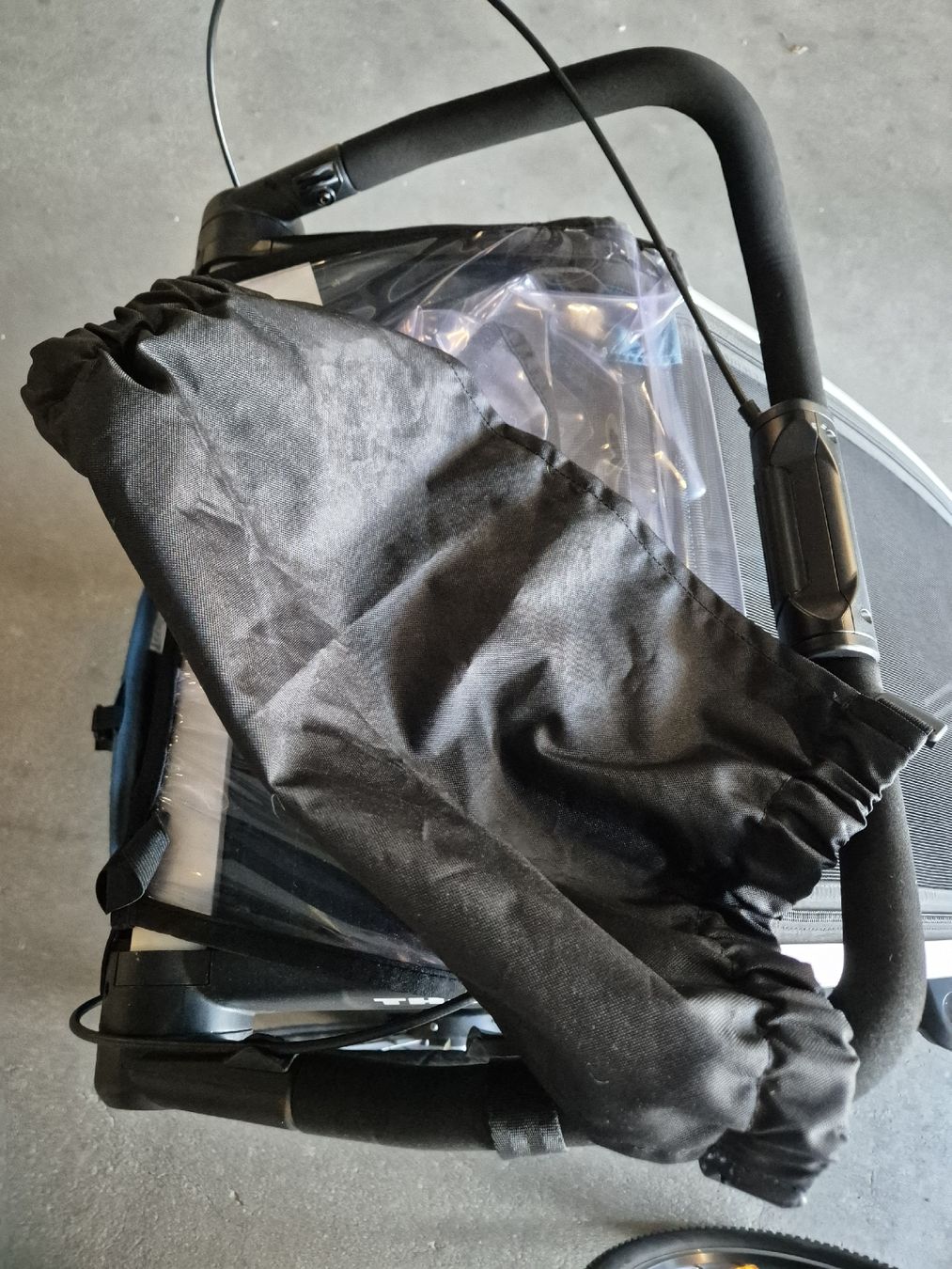 Thule Remorques: Thule Cross 1 mit Handbremse und Jogging Kit – D'occasion à Grenchen par Renfer91 2