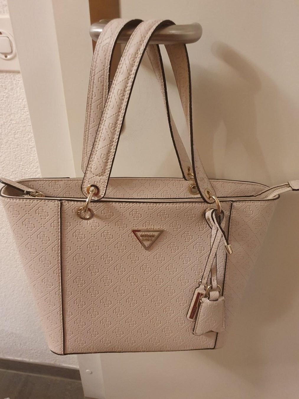 Guess Taschen für Damen: Guess Handtasche – Neu (gemäss Beschreibung) aus Thalwil von Briscolina