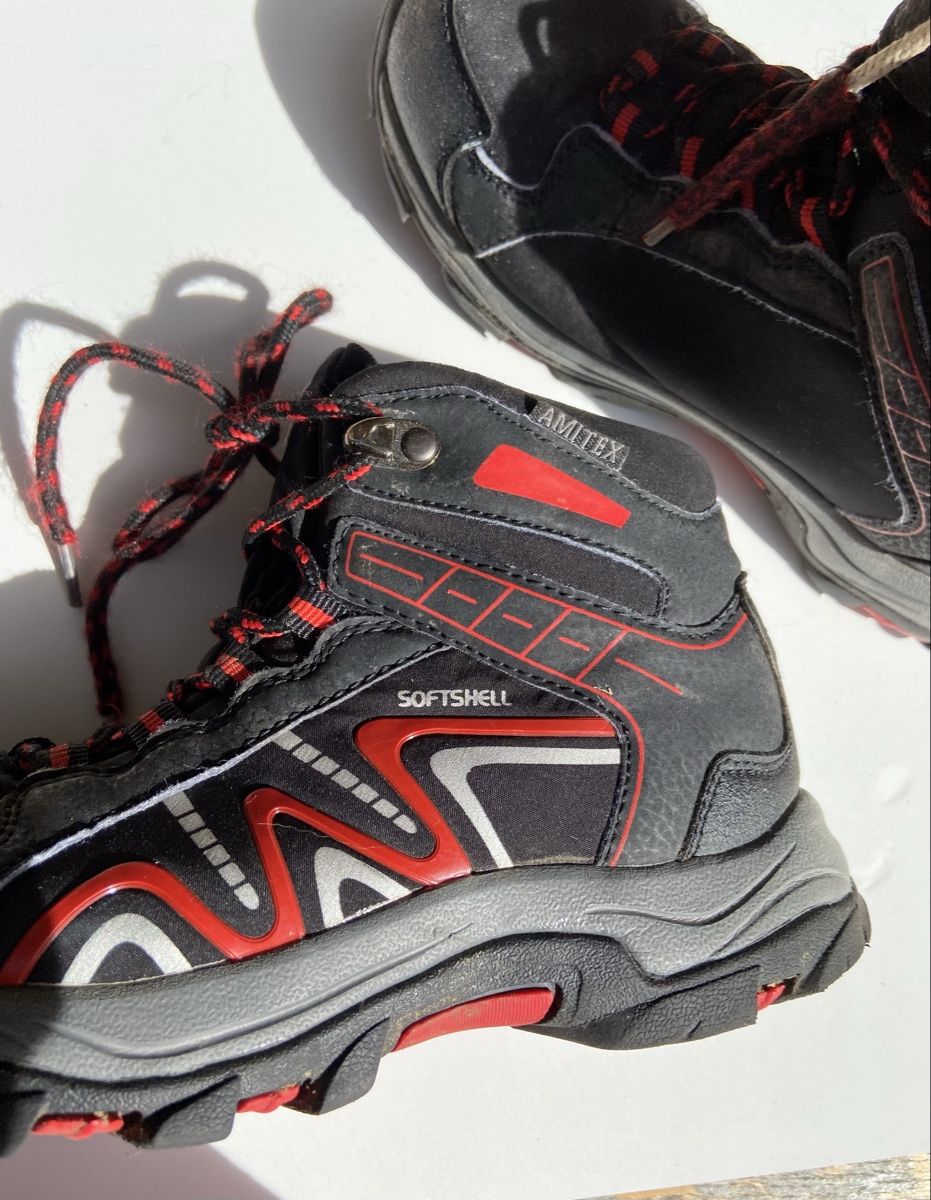 Scarpe per ragazzi: Hazard Softshell Wanderschuhe Schuhe schwarz rot Grösse 33 – Usato da Fislisbach venduto da KolibriSecondhand 1