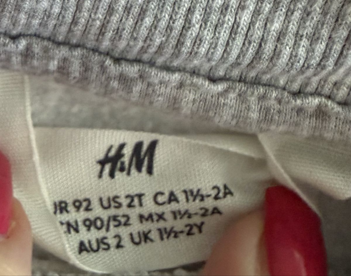 H&M Maglioni & Felpe: Kinder Pullover H&M Grösse 92 Grau Sports – Nuovo (secondo la descrizione) da Lyss venduto da Sibella56 1