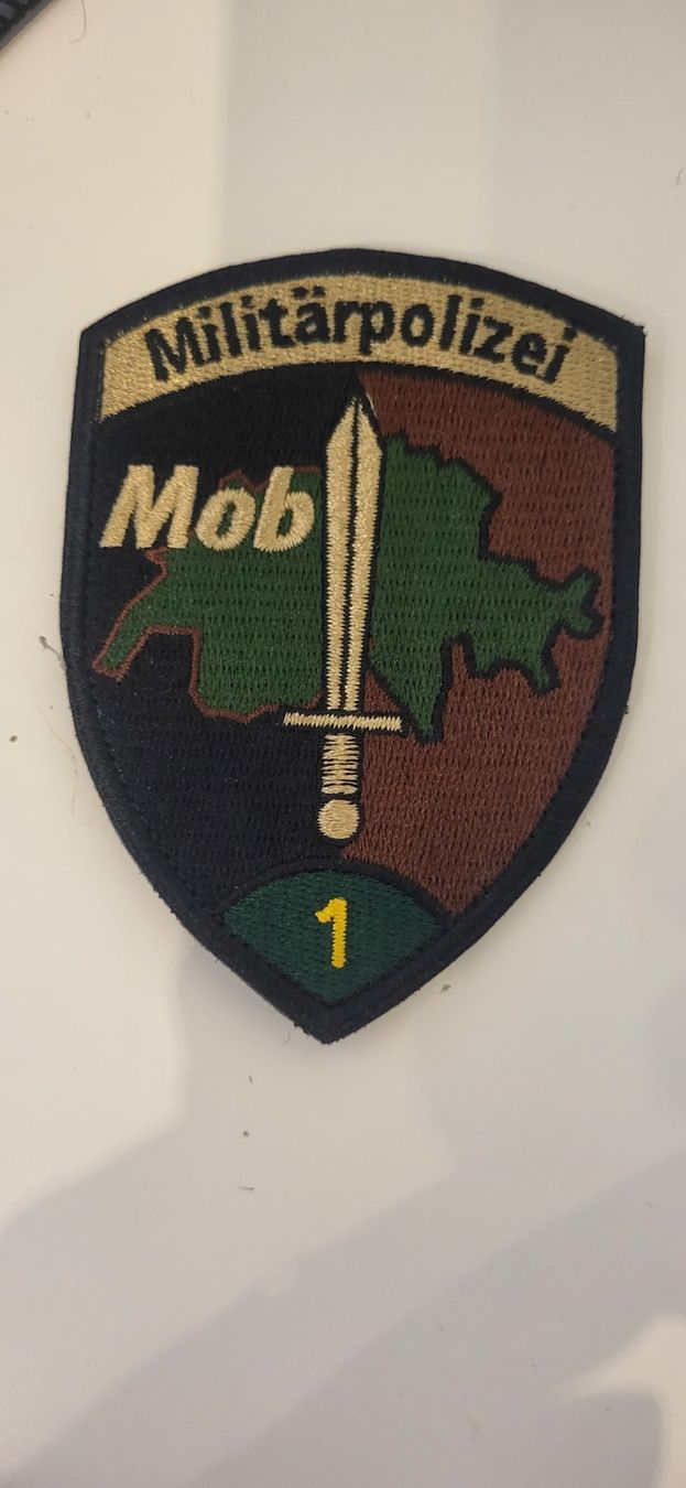 Schweizer Armee Placchette & Badge: Schweizer Armee, Militärpolizei – Usato da Hellbühl venduto da Retalh