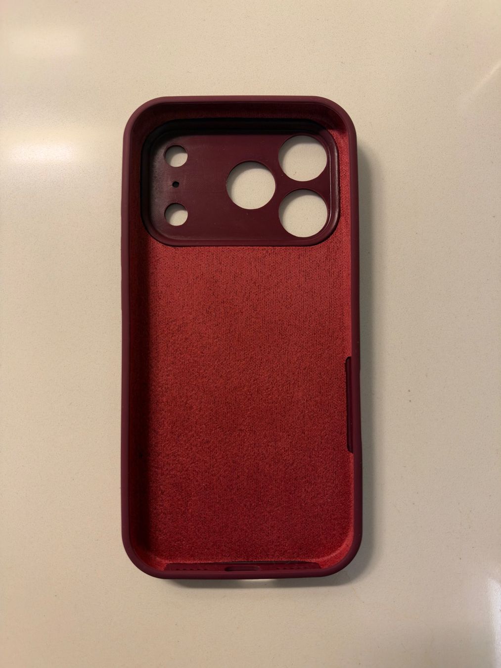 Covers & Schutzfolien: IPhone 18 Pro Hülle – Gebraucht aus Zürich von and_9bmb 2