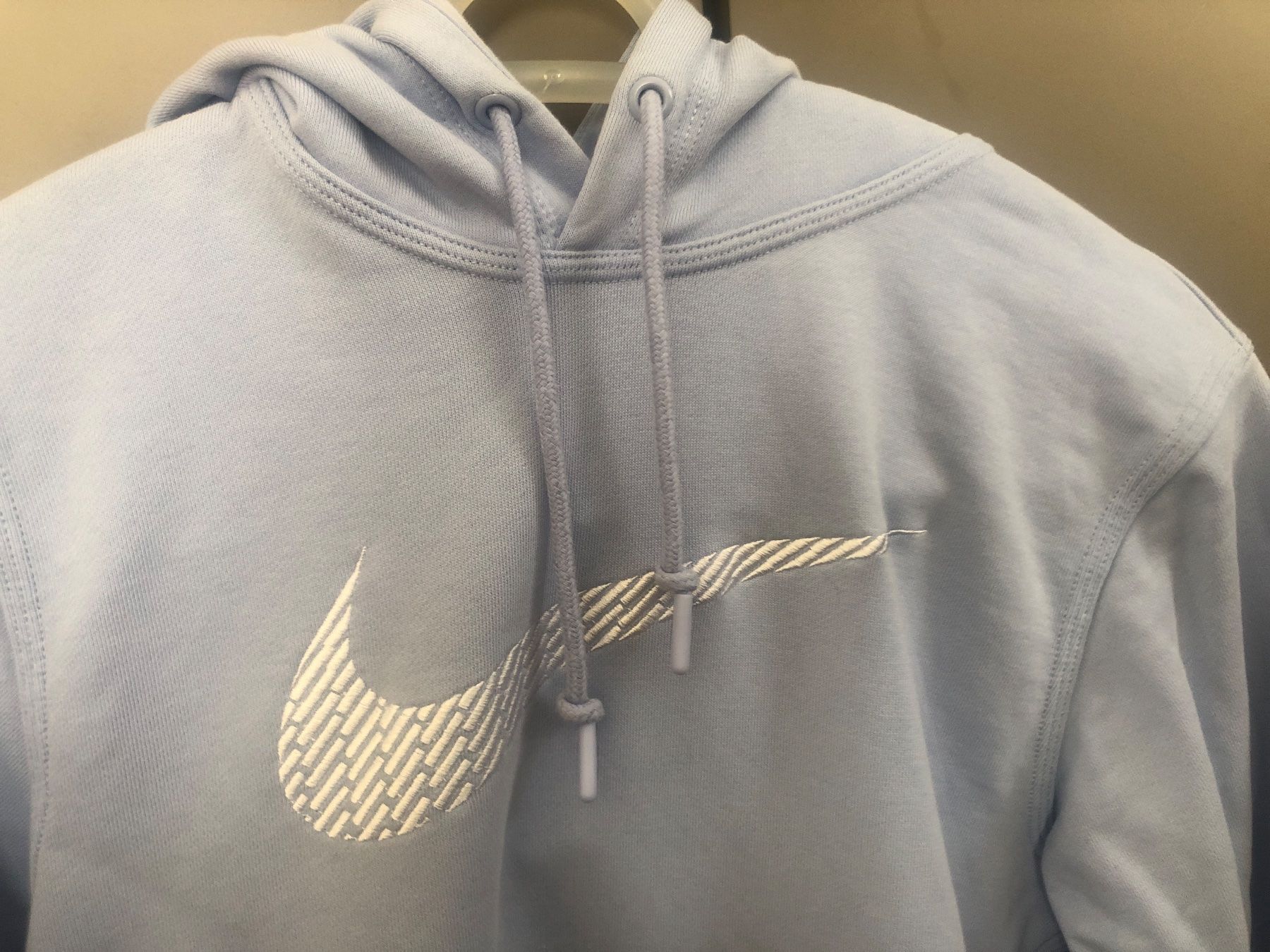 Nike Maglioni & Felpe: Nike pullover Hoodie, hellblau – Usato da Olten venduto da eti_r289 1