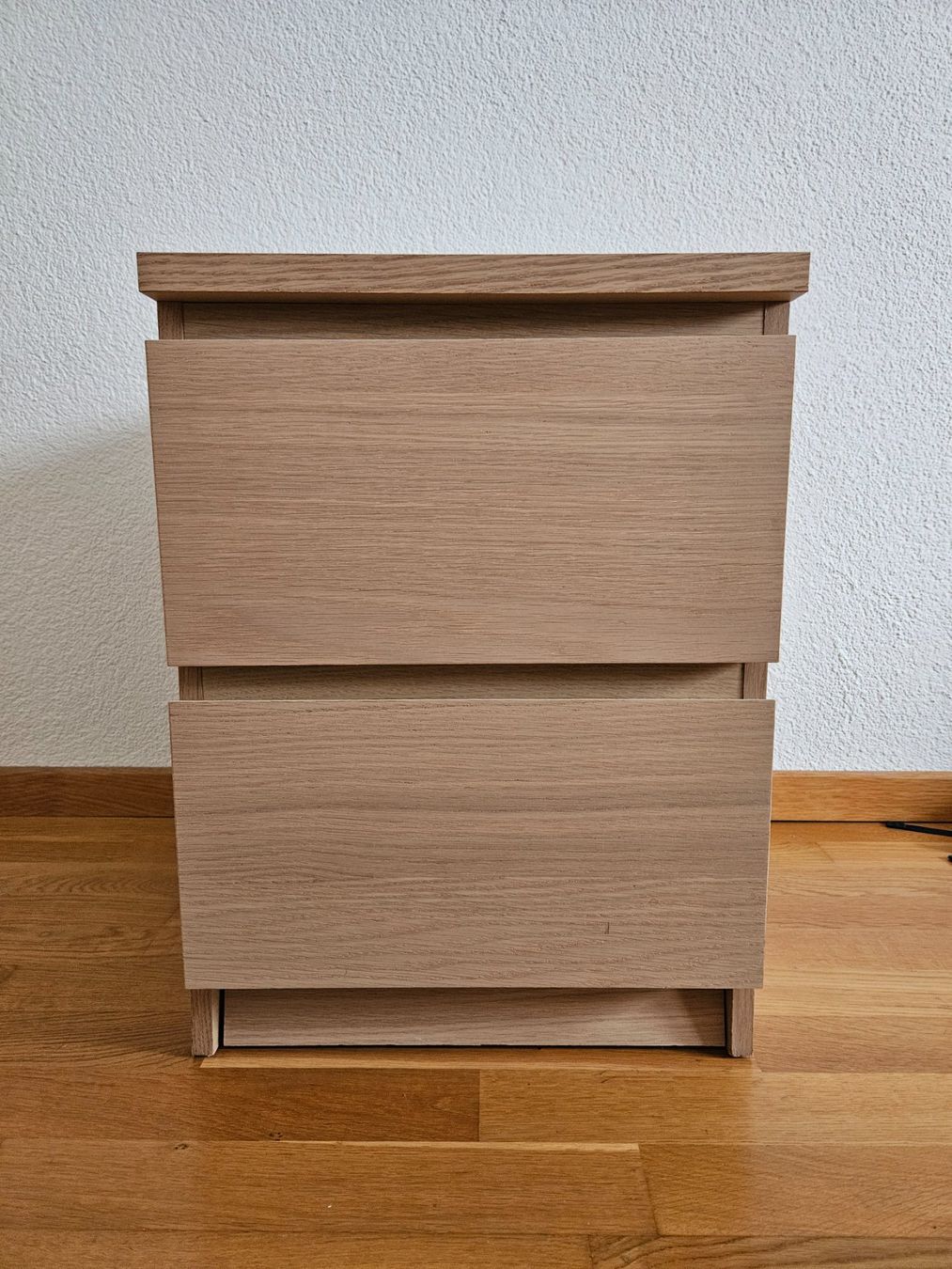 Ikea Nachttische: Nachttisch IKEA Malm - Eichenfurnier weiss lasiert – Gebraucht aus Zofingen von vla_5t9w