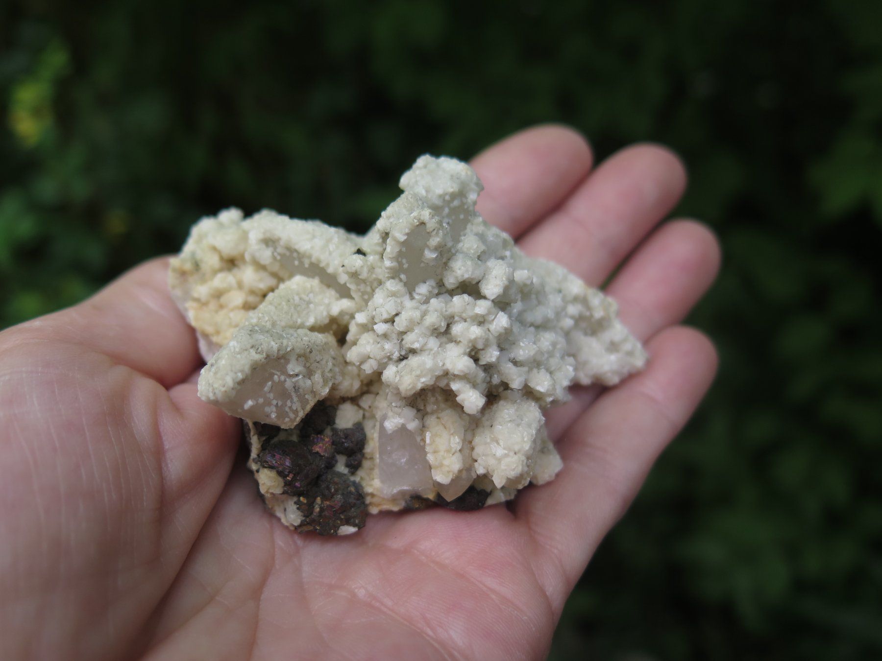 Minéraux & Lithothérapie: Quarz Stufe mit Pyrit und Dolomit – D'occasion à Schaffhausen par Yamakana51L8736OQ8 8