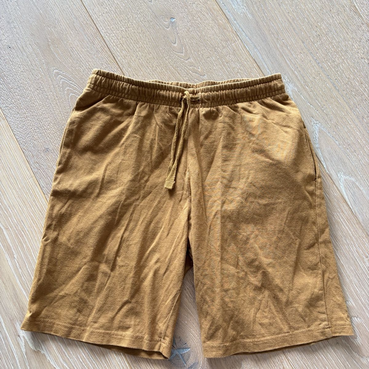 H&M Lotti & Set di vestiti: Shorts-Set H&M Grösse 134  – Usato da Aarburg venduto da cha_6t8j 2