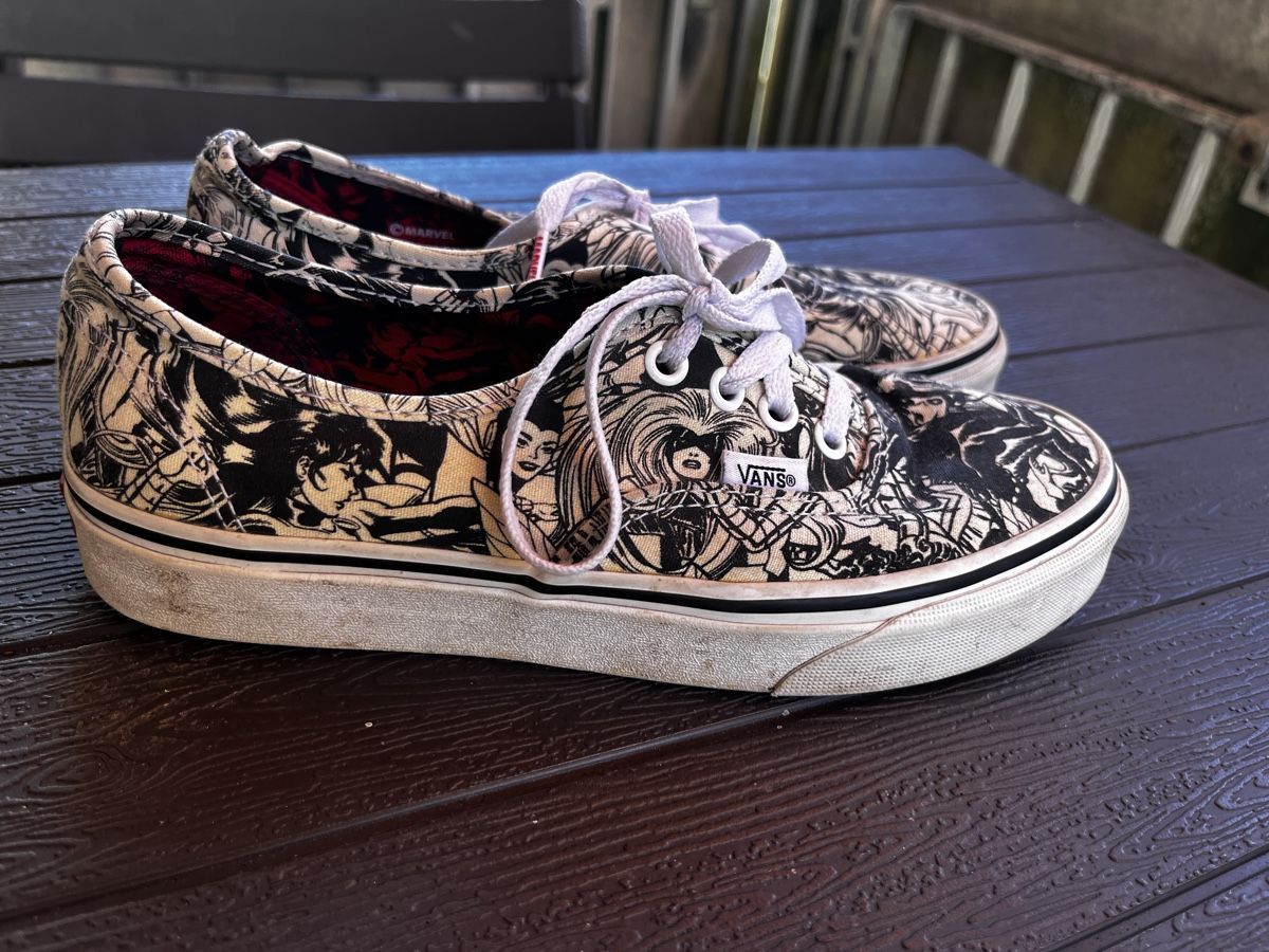 Vans Scarpe da uomo: Vans Women's Marvel Character Authentic Trainers – Usato da Zürich venduto da J.Bogdan 1