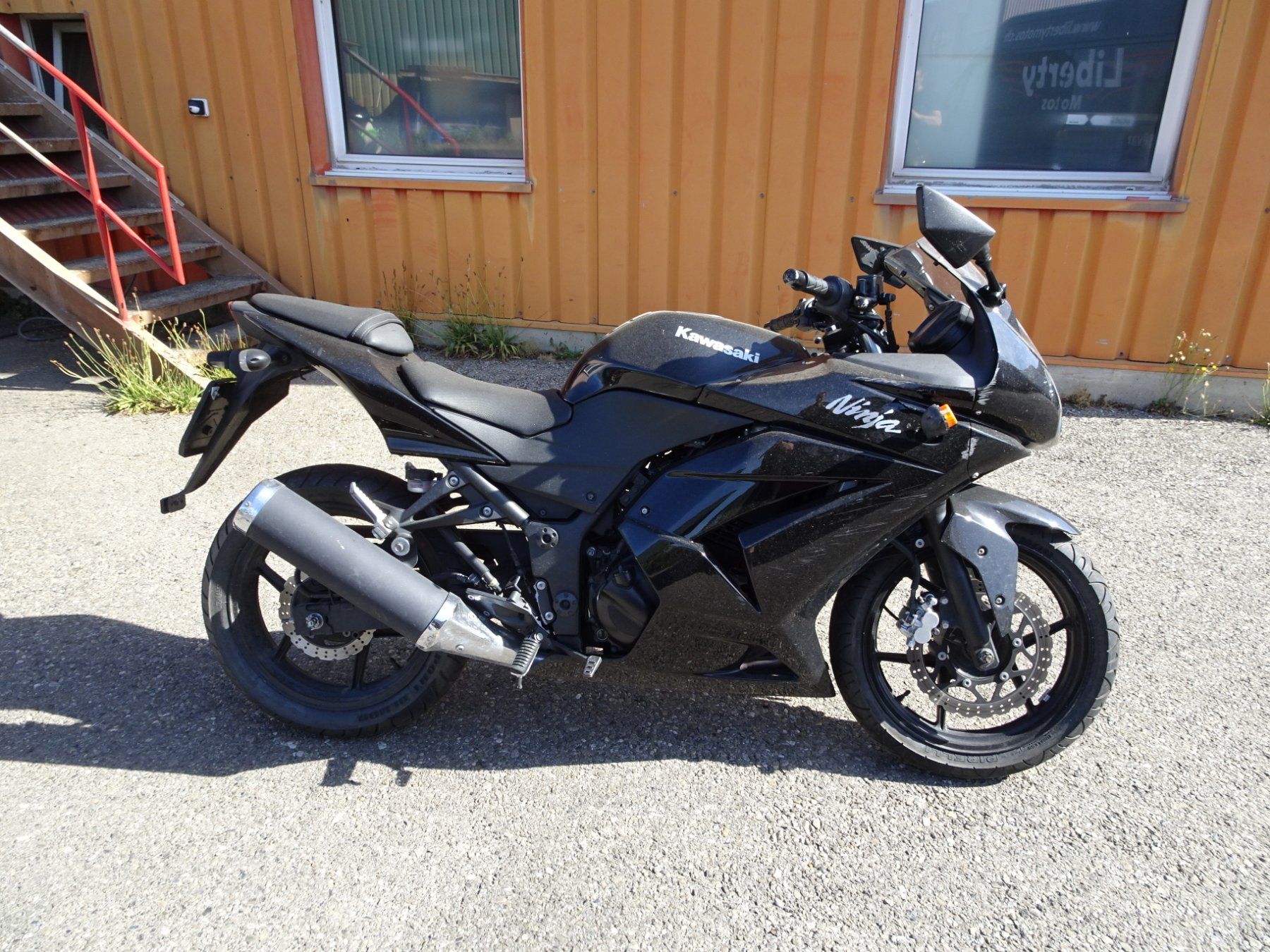 Kawasaki Strasse: Kawasaki Ninja 250 Noir – Defekt aus Sévaz von Liberty012