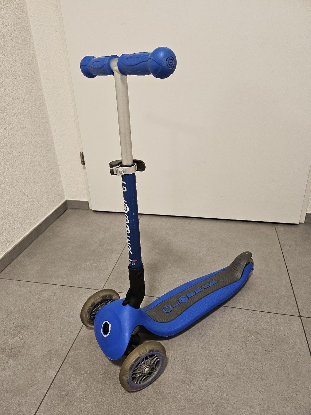 Globber Kickboard: Globber Scooter Junior mit Leuchtrollen – Usato da Baar venduto da Naedels-Kreationen 2