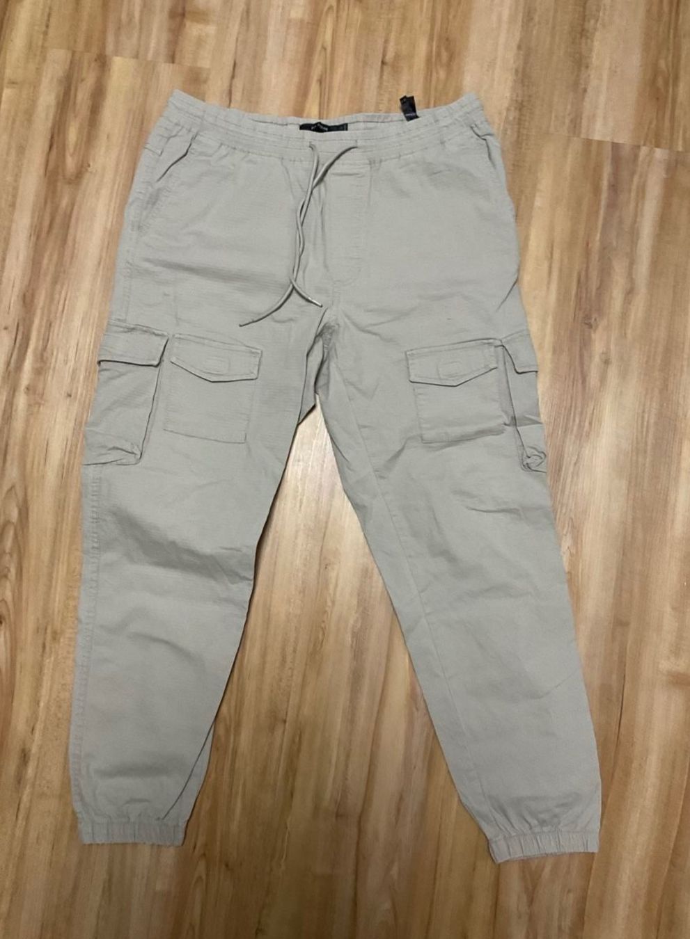 Zara Pantaloni: Pull&Bear Cargo Hosen Set  neuwertig – Usato da Rorschach venduto da daj_9gxt 2