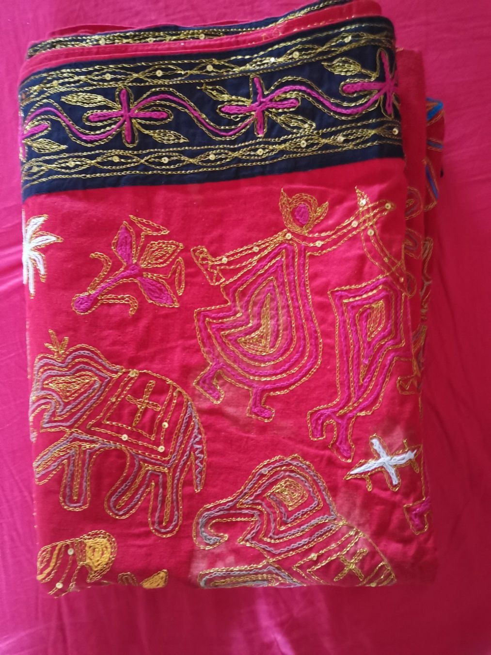 Altra biancheria da tavola: Nappe rouge brodée pakistanaise – Usato da Courtepin venduto da Fin_dj7p 2