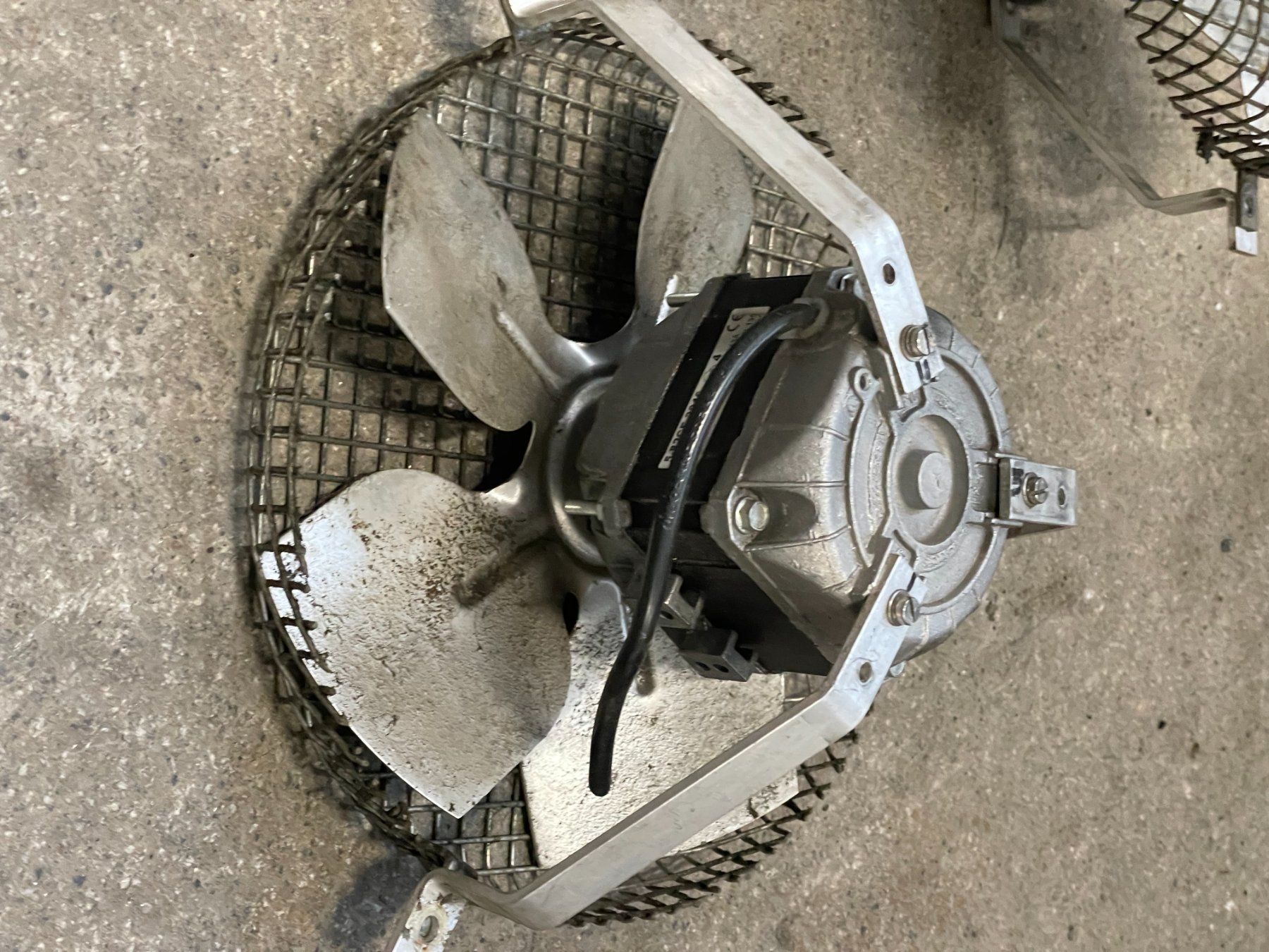 Ventilatoren: EMI Lüftermotor mit Kabel und Gitter – Gebraucht aus Glarus von adiweb007 3