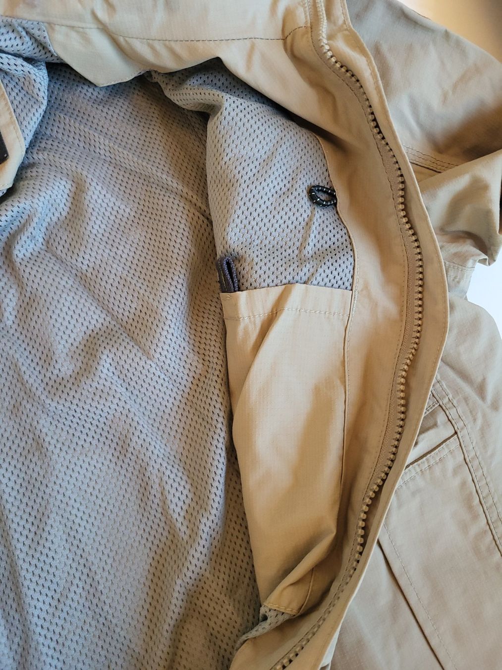 Jacken: AIGLE - Veste Avec Capuche Dans Le Col, Comme Neuve, M – Gebraucht aus Haute-Nendaz von DetoutDerien 6