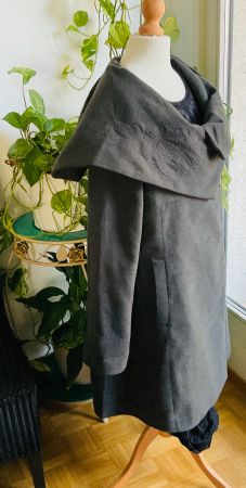 Merveilleux manteau original vert en laine marque BOHEMIA, L