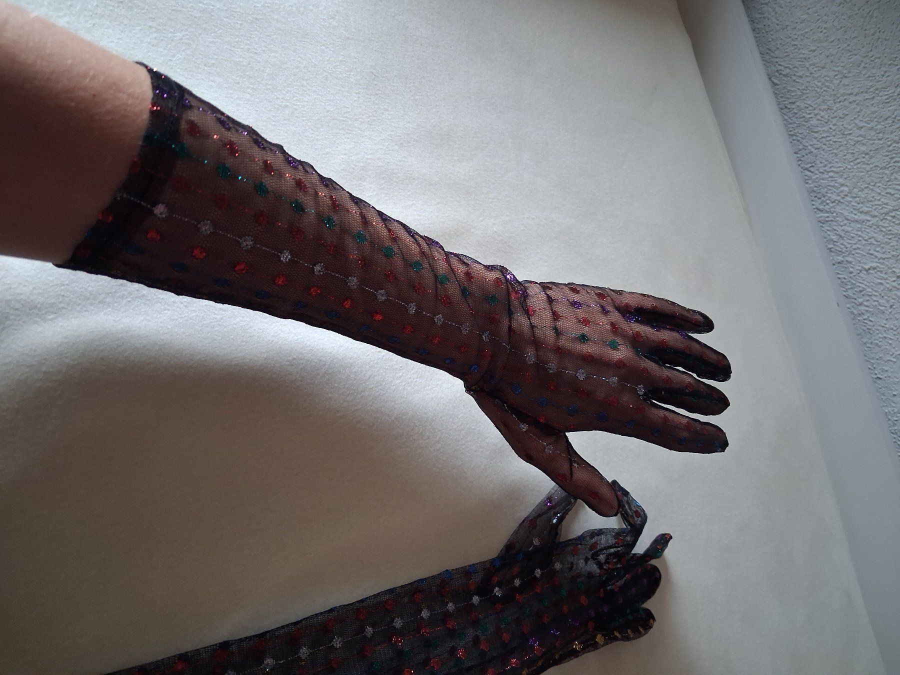 Guanti & manicotti: Elegante Netz-Handschuhe mit Pünktchen-Muster & Glitzer – Nuovo (secondo la descrizione) da Wald ZH venduto da e8e 3