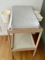 Wickeltisch mit Auflage und Behältern, wie neu