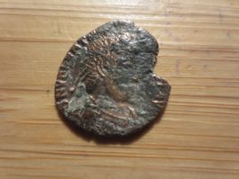 Uralte Bronzemünze     18 mm     1.85 g