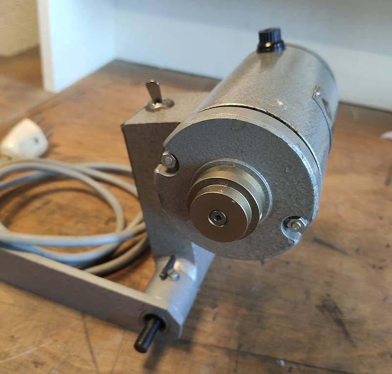 Alle Maschinen: Gravograph Motor R3R – Gebraucht aus Russikon von Eulenfeder 3