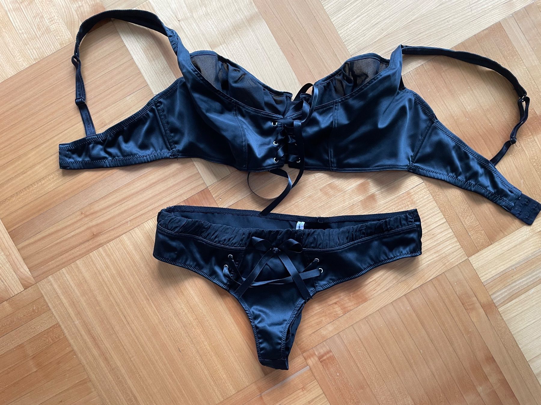 Altra biancheria intima: Dessous-Set | Chantal Thomas 85 D (String Gr. 42), schwarz – Usato da Balzers venduto da Golf-Lady