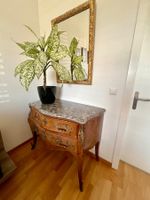 Commode style Louis XV en bois avec plateau marbre