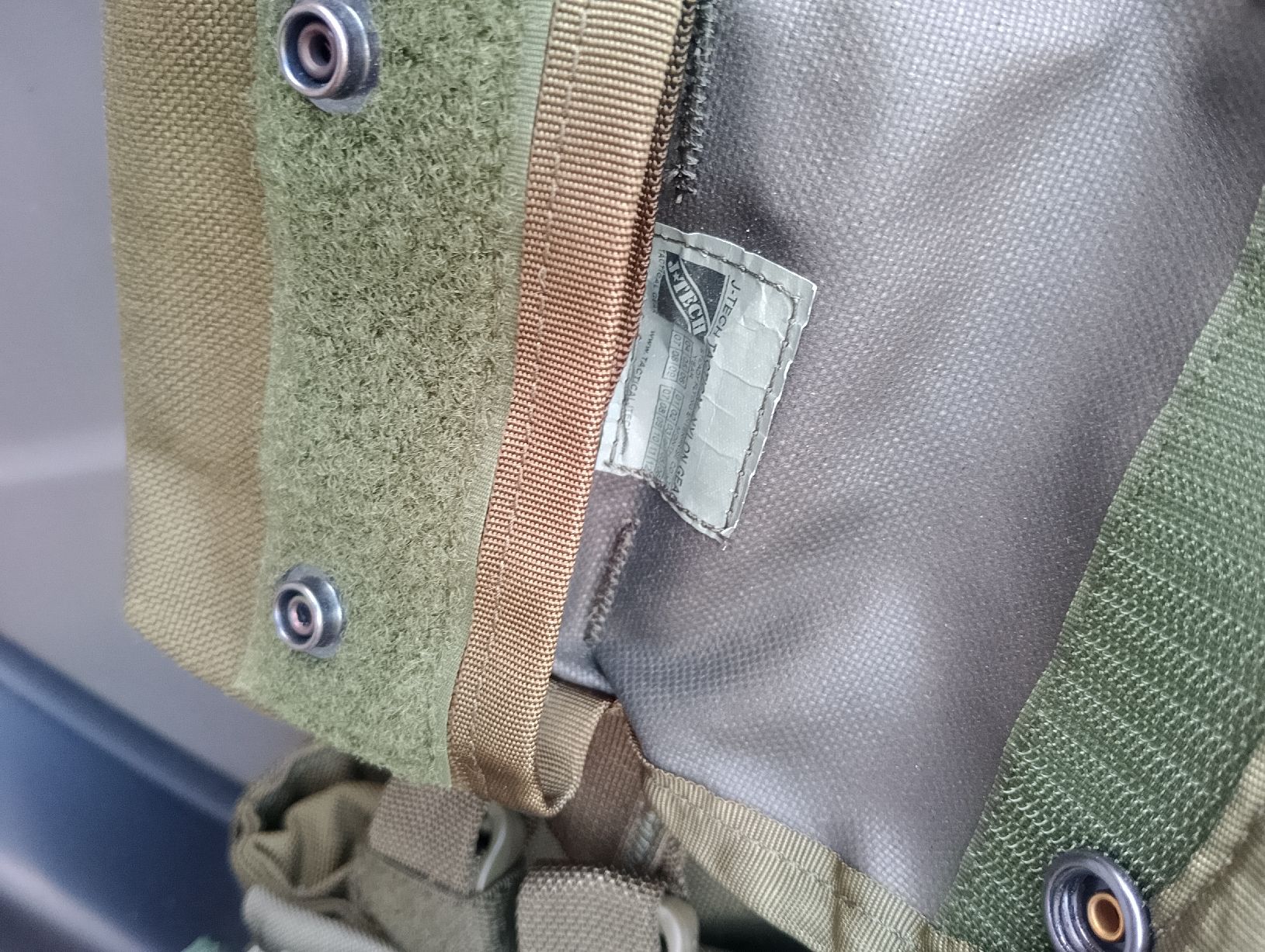 Uniformes: Chest Rig von J-Tech mit div. Taschen – D'occasion à Safenwil par dodgewc12 8