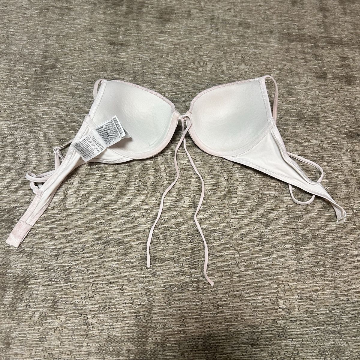 H&M Costumi da bagno & Bikini: Haut de bikini H&M, blanc, taille 75C – Usato da St-George venduto da elena27 2