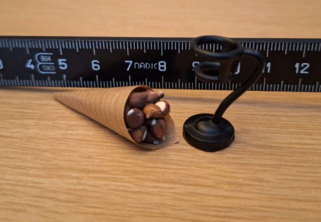 Case e mobili per bambole: Puppenhaus Marronitüte – Nuovo (secondo la descrizione) da Zürich venduto da HandmadeTinyFood 1