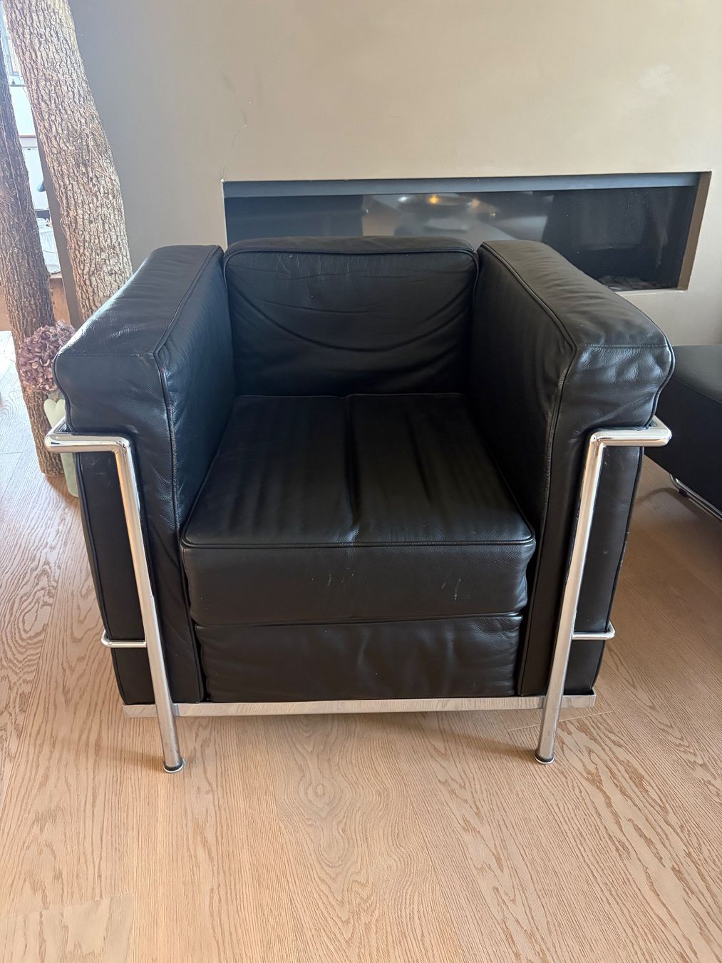 Le Corbusier Poltrone: Sessel Le Corbusier LC2 Replikat – Usato da Liestal venduto da Kate-Helen